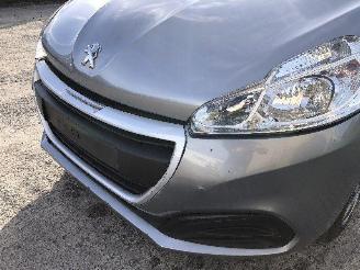 Peugeot 208 1.2 picture 17