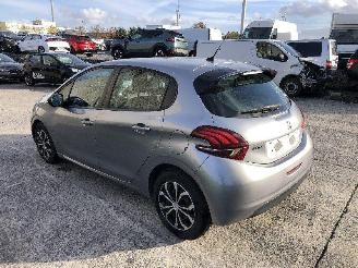 Peugeot 208 1.2 picture 3