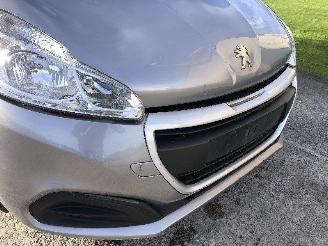 Peugeot 208 1.2 picture 20
