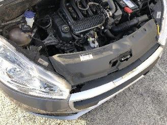 Peugeot 208 1.2 picture 16
