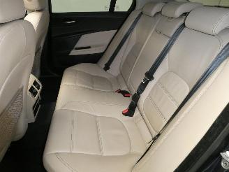 Jaguar XE 2.0D picture 15