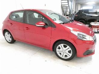 Peugeot 208 SIGNATURE picture 12