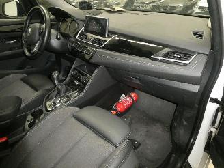 BMW 2-serie 216I picture 9
