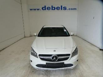 damaged passenger cars Mercedes Cla-klasse 200 D 2017/5