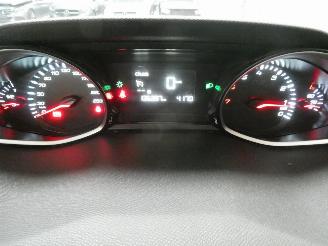 Peugeot 308 II SW STYLE picture 17