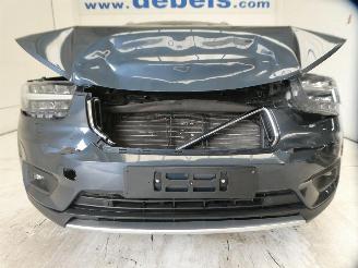 Volvo XC40 MOMENTUM picture 3