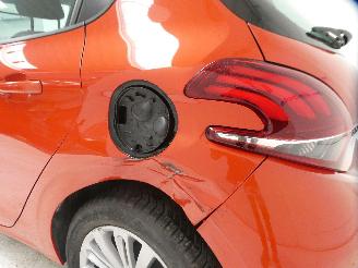 Peugeot 208 SIGNATURE picture 6