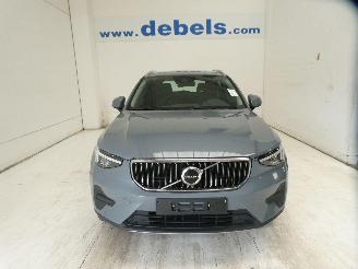 Volvo XC40 MOMENTUM picture 1