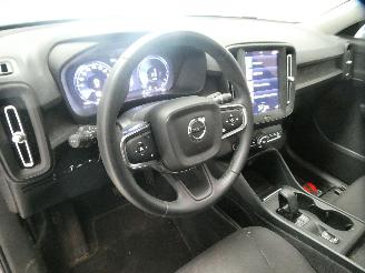Volvo XC40 MOMENTUM picture 13