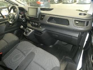 Renault Trafic 2.0D picture 11