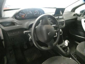 Peugeot 208 LIKE picture 15