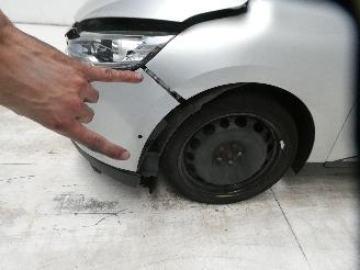 Renault Scenic TCE 140 EDC CORP picture 6