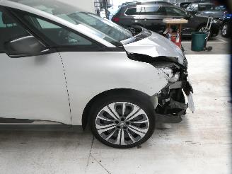Renault Scenic TCE 140 EDC CORP picture 15