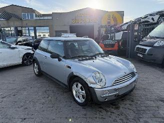 uszkodzony samochody osobowe Mini One  2005/6