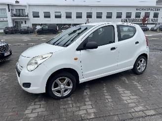 damaged passenger cars Suzuki Alto 1.0I 2010/6