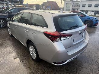 Toyota Auris HYBRID BREAK picture 10