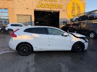 damaged passenger cars Volvo V-40 D2 1.6D 2014/3