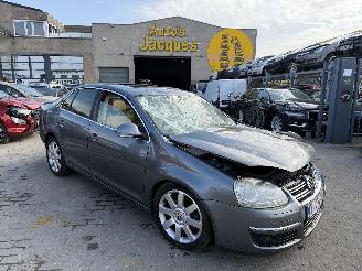 uszkodzony samochody osobowe Volkswagen Jetta 1.9 TDI 2008/4