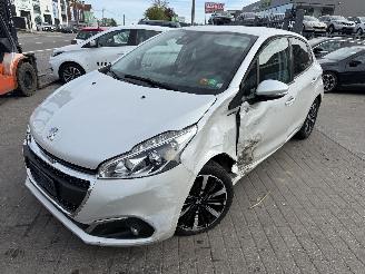 Peugeot 208 1.2 ALLURE picture 4