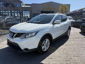uszkodzony samochody osobowe Nissan Qashqai 1.2 DIG-T TEKNA 2015/4
