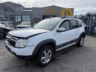 Damaged car Dacia Duster 1.6I 2012/3