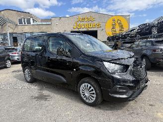 Vaurioauto  passenger cars Opel Combo 1.5LIFE EDITION PLUS 2022/9