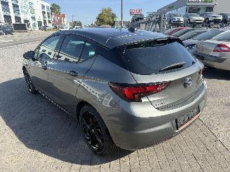Opel Astra 1.2 B picture 3