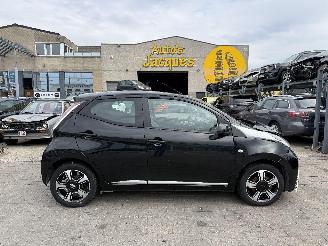 Damaged car Toyota Aygo 1.0 VVT-I X-PLAY 2017/3