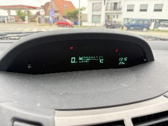 Toyota Yaris 1.0 5D picture 13
