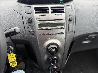 Toyota Yaris 1.0 5D picture 14