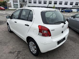 Toyota Yaris 1.0 5D picture 5