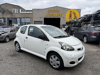 damaged passenger cars Toyota Aygo 1.0 2010/12