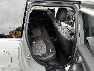 Mini Cooper 1.5 picture 16