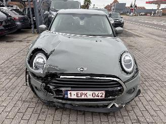 Mini Cooper 1.5 picture 3