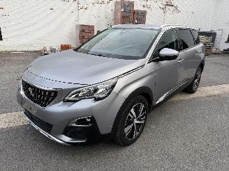 Voiture accidenté Peugeot 5008 AUTOMATIC 7PL 2020/11