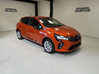 uszkodzony samochody osobowe Renault Clio  2025/7