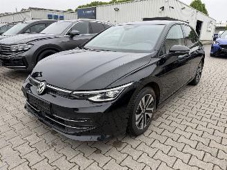 Schadeauto Volkswagen Golf 1.5 eTSI 110kw Energy 2026/2