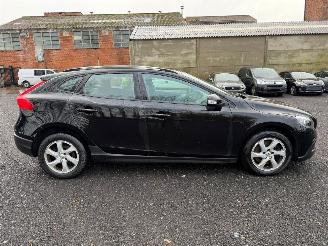 Damaged car Volvo V-40 1.9 D 2017/10