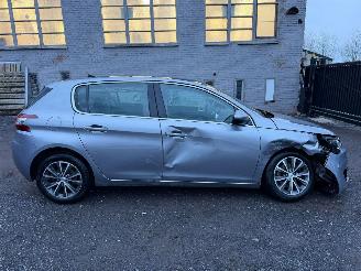 damaged passenger cars Peugeot 308 II ALLURE 2016/9