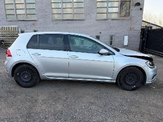 Schadeauto Volkswagen Golf TRENDLINE 2018/7