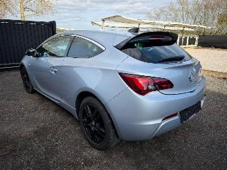 Opel Astra GTC OPC picture 12