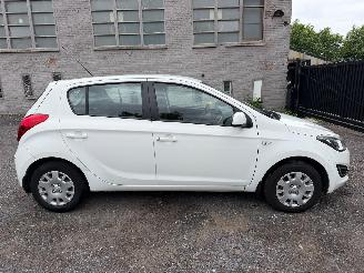 Hyundai I-20  picture 1