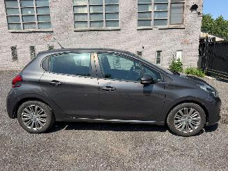 skadebil auto Peugeot 208 SIGNATURE 2018/9
