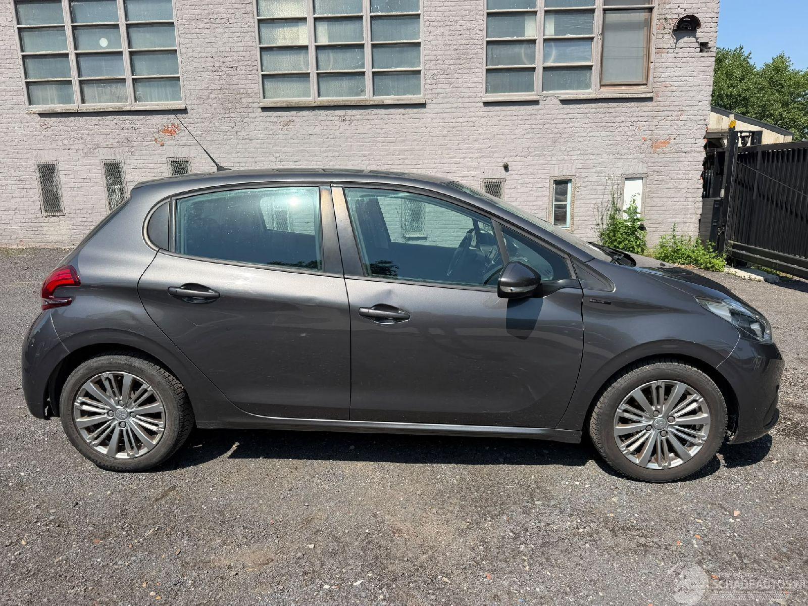Peugeot 208 SIGNATURE