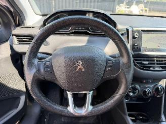 Peugeot 208 SIGNATURE picture 26