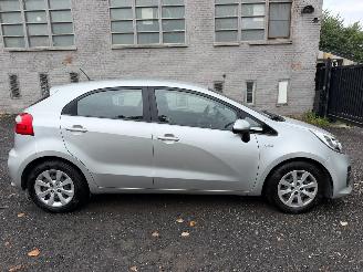 damaged passenger cars Kia Rio EASY 2016/7