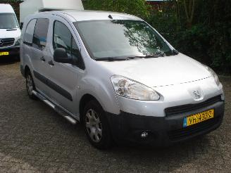 skadebil bedrijf Peugeot Partner LONG  1.6HDI AIRCO-NAVIGATIE 2014/5