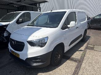 Vaurioauto  commercial vehicles Opel Combo 1.5 D  Edition 2021/6