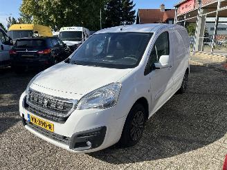 skadebil bedrijf Peugeot Partner 1.6 BLEU HDI 2016/7