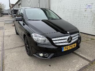 uszkodzony samochody osobowe Mercedes B-klasse 220d Ambition Automaat 2013/9